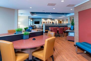 هتل Towneplace Suites By Marriott Louisville North