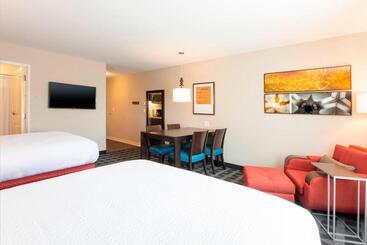 هتل Towneplace Suites By Marriott Louisville North