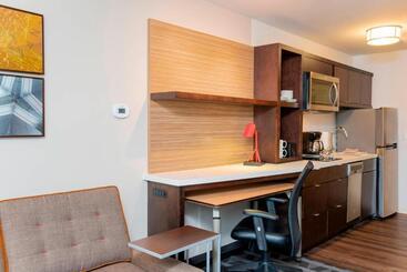 هتل Towneplace Suites By Marriott Louisville North