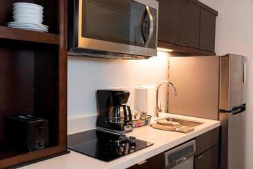 هتل Towneplace Suites By Marriott Louisville North