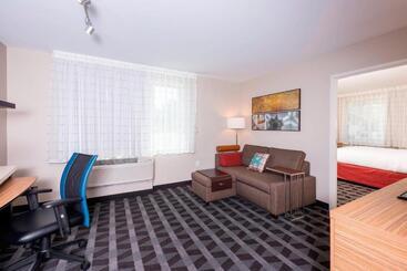 هتل Towneplace Suites By Marriott Louisville North