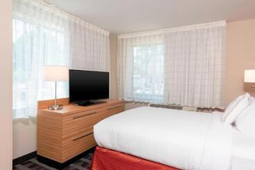 هتل Towneplace Suites By Marriott Louisville North