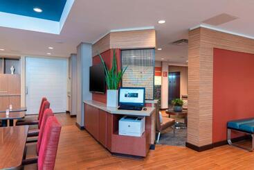 هتل Towneplace Suites By Marriott Louisville North