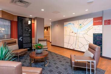 هتل Towneplace Suites By Marriott Louisville North
