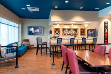 هتل Towneplace Suites By Marriott Louisville North