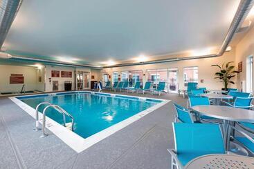 هتل Towneplace Suites By Marriott Louisville North