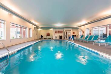هتل Towneplace Suites By Marriott Louisville North