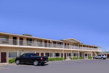 مُتل Scottish Inns & Suites