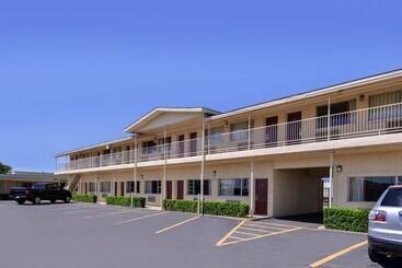 مُتل Scottish Inns & Suites