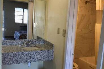 مُتل Scottish Inns & Suites