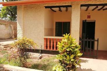 پانسیون Diani Travelers Guest House