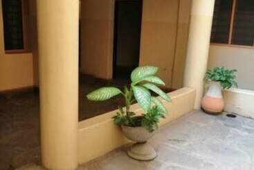 پانسیون Diani Travelers Guest House