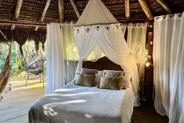 پانسیون Jungle Lodge