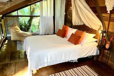 پانسیون Jungle Lodge