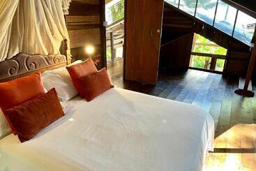 پانسیون Jungle Lodge