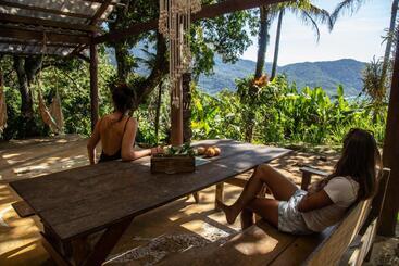 پانسیون Jungle Lodge