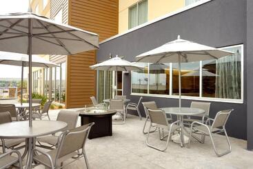 هتل Fairfield Inn & Suites By Marriott Springfield North