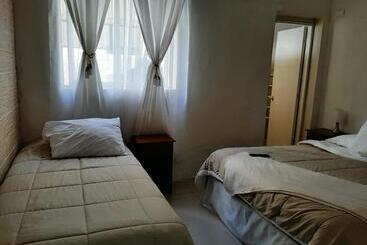 پانسیون Hostal Los Castanos