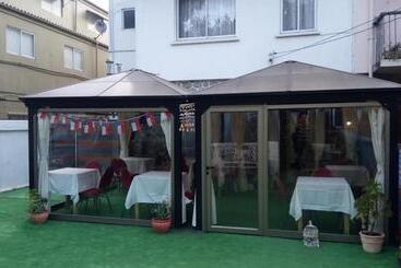 پانسیون Hostal Los Castanos