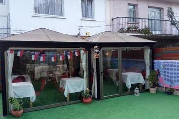 پانسیون Hostal Los Castanos