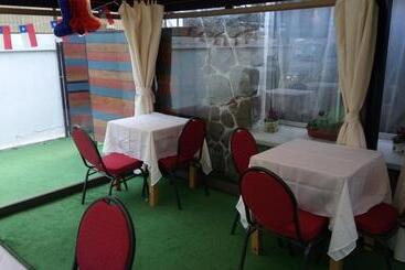 پانسیون Hostal Los Castanos