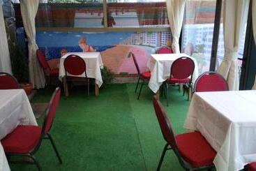 پانسیون Hostal Los Castanos