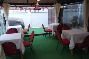 پانسیون Hostal Los Castanos