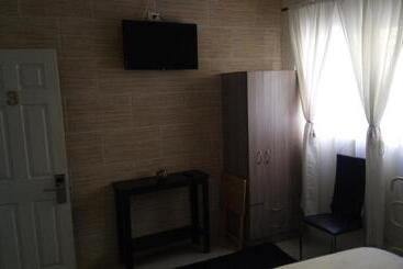 پانسیون Hostal Los Castanos