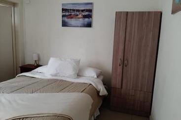 پانسیون Hostal Los Castanos