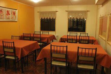 هاستل Hostal Baquedano