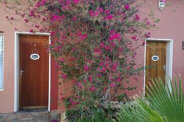 پانسیون Kamelruhe Guest House & Camping