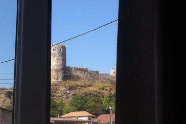 پانسیون Castle