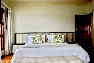 استراحتگاه Golden Beach Village