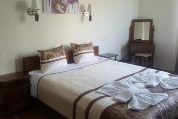 پانسیون Guesthouse Nefertiti