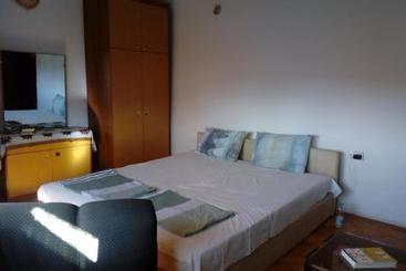 پانسیون Julija Guest House