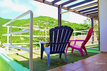 پانسیون Over The Hill Residence