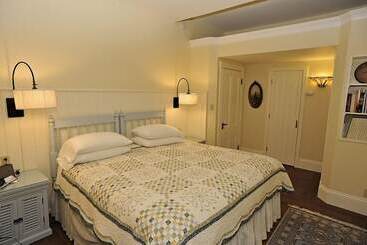 هاستل The Elmwood Heritage Inn