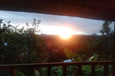 هاستل Tree Lodge Banlung