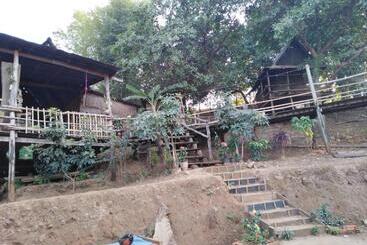 هاستل Tree Lodge Banlung