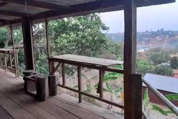 هاستل Tree Lodge Banlung