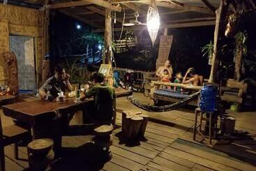 هاستل Tree Lodge Banlung