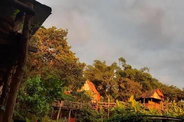هاستل Tree Lodge Banlung