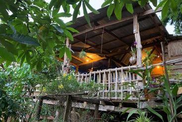 هاستل Tree Lodge Banlung