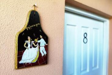پانسیون Hostal Mariella