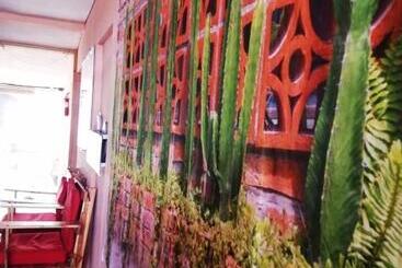 پانسیون Hostal Mariella