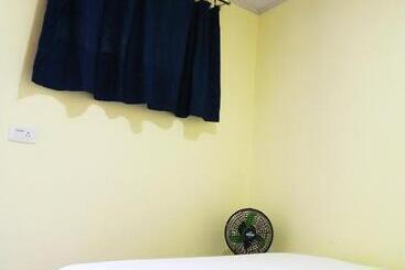 پانسیون Hostal Mariella