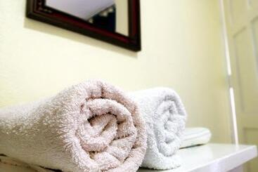 پانسیون Hostal Mariella