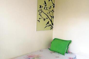پانسیون Hostal Mariella
