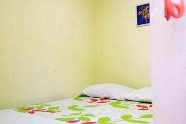 پانسیون Hostal Mariella