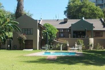 پانسیون Moonriver Guest House